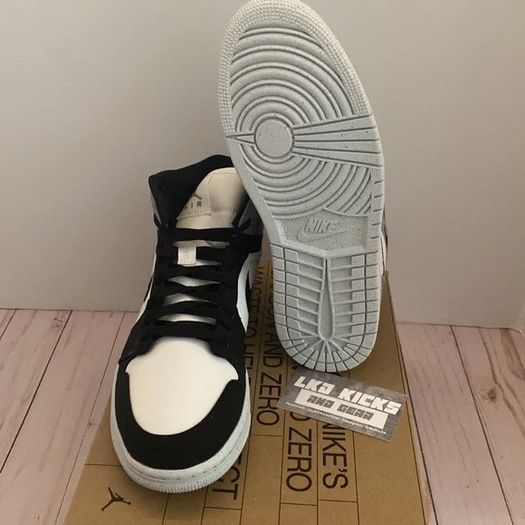 AIR JORDAN 1 MID SE WMNS LIGHT STEEL GREY - Picture 5 of 7